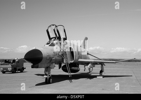Das McDonnell F-4EJ Kai Phantom ist eine Variante des F-4 Phantom II der Japan Air Self Defense Force (JASDF). Er bietet Multifunktionsfunktionen für die Überlegenheit der Luft und den Bodenangriff. Stockfoto