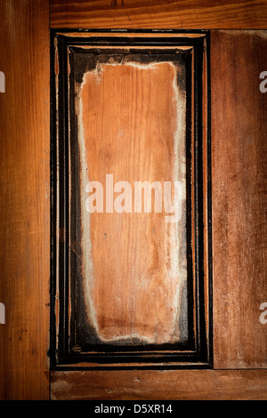 Panel in antike Holztür als Vintage-Rahmen oder rustikalen Hintergrund Stockfoto