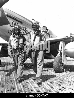 "Tuskegee Airmen" - diskutieren 332. Fighter Group Piloten gegen fliegen. Stockfoto