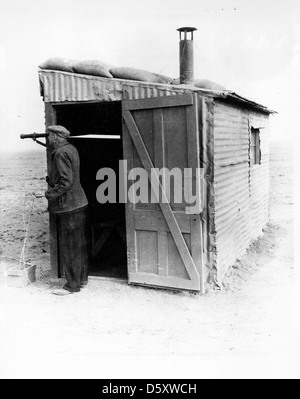 Dr. Robert H. Goddard Startplatz entnimmt seinem Launch Control Shack stehen durch das Feuern der Systemsteuerung. Stockfoto