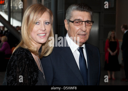 Britta Idrizi und Rudi Assauer beim Steiger Award 2011 in der Jahrhunderthalle in Bochum. Bochum, Deutschland - 12.03.2011. Stockfoto