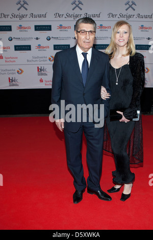 Britta Idrizi und Rudi Assauer beim Steiger Award 2011 in der Jahrhunderthalle in Bochum. Bochum, Deutschland - 12.03.2011. Stockfoto