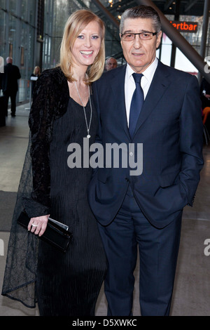 Britta Idrizi und Rudi Assauer beim Steiger Award 2011 in der Jahrhunderthalle in Bochum. Bochum, Deutschland - 12.03.2011. Stockfoto