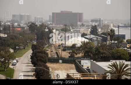 25. März 2013 - Los Angeles, Kalifornien, USA - die Baustelle der Metro Expo Line Extension im Olympic und Cloverfield in Los Angeles. Ausstellung Transitkorridor, Phase 2 wird erstreckt sich westwärts nach Santa Monica von der Metrostation Expo Line Culver City und entlang der alten Pacific Electric Exposition Vorfahrtsrecht 4th St. und Colorado AV in der Innenstadt von Santa Monica ausgeführt... Die 6,6 Meile wird zweite Phase Santa Monica mit der Bahn nach Downtown LA, Pasadena, San Fernando Valley, South Bay, Long Beach und Dutzende von Punkten dazwischen verbinden. Mit sieben neuen Stationen dienen verschiedene LA Nachbarschaften Stockfoto