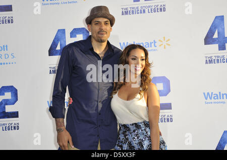 Hollywood, Kalifornien, USA. 9. April 2013. Matt Barnes, Gloria Govan Teilnahme an der Los Angeles Premiere von Warner Bros Pictures und Legendary Pictures' '' 42'' im TCL Chinese Theatre in Hollywood, Kalifornien am 9. April 2013 statt. 2013 (Bild Kredit: Kredit: D. Long/Globe Photos/ZUMAPRESS.com/Alamy Live-Nachrichten) Stockfoto