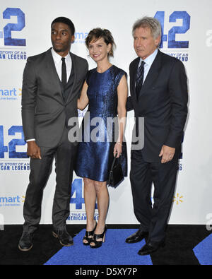 Hollywood, Kalifornien, USA. 9. April 2013. Chadweick Boseman, Calista Flockhart, Harrison Ford, die Teilnahme an der Los Angeles Premiere von Warner Bros Pictures und Legendary Pictures' '' 42'' im TCL Chinese Theatre in Hollywood, Kalifornien am 9. April 2013 statt. 2013 (Bild Kredit: Kredit: D. Long/Globe Photos/ZUMAPRESS.com/Alamy Live-Nachrichten) Stockfoto