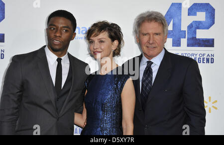 Hollywood, Kalifornien, USA. 9. April 2013. Chadweick Boseman, Calista Flockhart, Harrison Ford, die Teilnahme an der Los Angeles Premiere von Warner Bros Pictures und Legendary Pictures' '' 42'' im TCL Chinese Theatre in Hollywood, Kalifornien am 9. April 2013 statt. 2013 (Bild Kredit: Kredit: D. Long/Globe Photos/ZUMAPRESS.com/Alamy Live-Nachrichten) Stockfoto