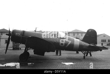 Die Goodyear FG-1D Corsair, die 1947 von NAS New York aus betrieben wurde, war ein Trägerflugzeug, das während des Zweiten Weltkriegs und der Nachkriegszeit eingesetzt wurde. Er war bekannt für seine unverwechselbaren, umgedrehten Möwenflügel und seine Kampfleistung. Stockfoto