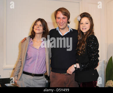 Tochter der deutschen Schauspielerin Uschi Glas, Julia Tewaag, kommt