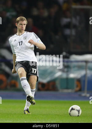 Deutschlands Per Mertesacker in Aktion während der FIFA WM 2014 Qualifikation Fußball-match zwischen Deutschland und Schweden im Olympiastadion in Berlin, Deutschland, 16. Oktober 2012. Foto: Michael Kappeler/dpa Stockfoto