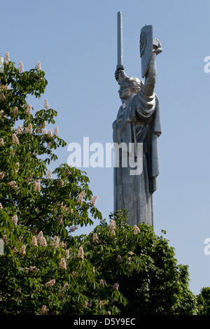 Denkmal in Kiew - Rodina - Mutter im Himmelshintergrund Stockfoto