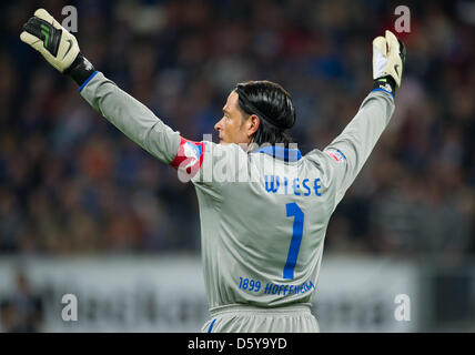 Hoffenheim Torwart Tim Wiese reagiert während des deutschen Fußball-Bundesliga-Spiels zwischen TSG 1899 Hoffenheim und SpVgg Greuther Fürth am Rhein-Neckar-Arena in Sinsheim, Deutschland, 19. Oktober 2012. Foto: Uwe Anspach Stockfoto