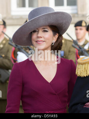 Kronprinzessin Mary von Dänemark während der Hochzeit von Prinz Guillaume, erblicher Großherzog von Luxemburg und Gräfin Stéphanie de Lannoy an der Kathedrale Notre-Dame in Luxemburg-Stadt, Samstag, 20. Oktober 2012. Foto: Patrick van Katwijk / Niederlande, Stockfoto