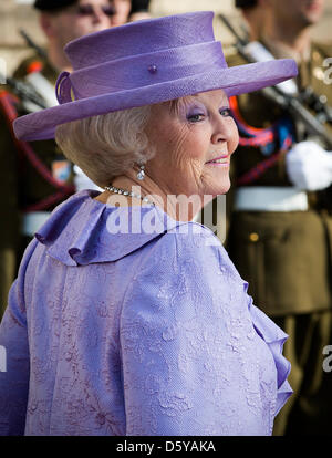 Königin Beatrix der Niederlande während der Hochzeit von Prinz Guillaume, erblicher Großherzog von Luxemburg und Gräfin Stéphanie de Lannoy an der Kathedrale Notre-Dame in Luxemburg-Stadt, Samstag, 20. Oktober 2012. Foto: Patrick van Katwijk / Niederlande, Stockfoto