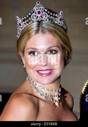 Prinzessin Maxima der Niederlande für das Gala-Dinner anlässlich der Hochzeit von Prinz Guillaume, erblicher Großherzog von Luxemburg und Gräfin Stéphanie de Lannoy im Grand Ducal Palace in Luxemburg-Stadt, Freitag, 19. Oktober 2012 ankommen. Foto: Patrick van Katwijk / Niederlande, Stockfoto