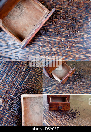 Schleifen von schwarzem Pfeffer Collage. Retro-Gewürzmühle und Pfefferkörner in hölzernen Hintergrund. Gemahlener Pfeffer. Stockfoto