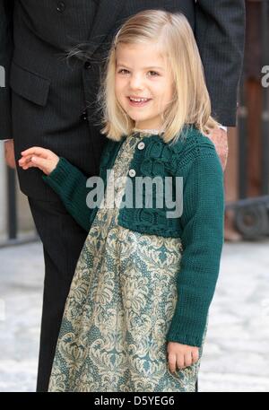 Spanische Prinzessin Sofia kommt in Kathedrale von Santa Maria von Palma, die traditionelle Ostermesse in Palma De Mallorca, Spanien, 8. April 2012 zu besuchen. Foto: Albert Nieboer / Niederlande, Stockfoto