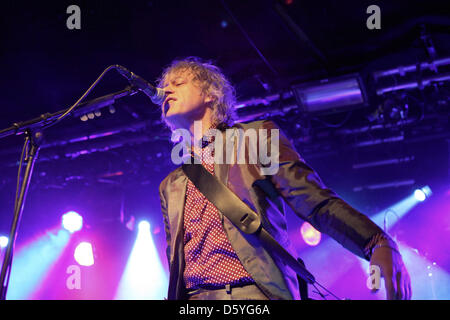 Irische Musiker Bob Geldof führt während eines Konzerts im Colos-Saal in Aschaffenburg, Deutschland, 23. Oktober 2012. Geldof tourt derzeit Deutschland, um sein neues Album "Wie zu komponieren beliebte Lieder, dass wird verkaufen" zu fördern. Foto: Susannah V. Vergau Stockfoto