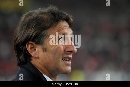 Stuttgarts Trainer Bruno Labbadia vor dem Beginn der Fußball-Europa League-Gruppe E Spiel zwischen VfB Stuttgart und FC Kopenhagen im VfB-Arena in Stuttgart, Deutschland, 25. Oktober 2012. Foto: Marijan Murat/Dpa +++(c) Dpa - Bildfunk +++ Stockfoto