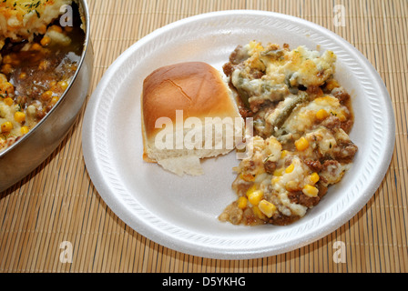 Shepards Pie mit einem Abendessen serviert Stockfoto