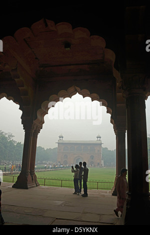 Die weiten Bögen des Diwan-i-Aam oder Halle der Öffentlichkeit in das Rote Fort, Alt-Delhi, Indien Stockfoto