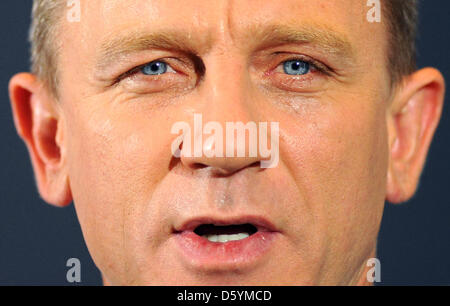 Britischer Schauspieler Daniel Craig posiert für Fotos bei einem Fototermin für den neuen James Bond-Film "Skyfall" im Hotel Adlon in Berlin, Deutschland, 30. Oktober 2012. Foto: JENS KALAENE Stockfoto