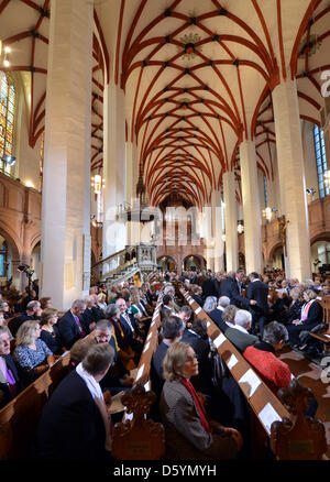 Evangelische Christen besuchen einen Service anlässlich des Tages der Reformation in der St. Thomaskirche in Leipzig, Deutschland, 31. Oktober 2012. Der Service ist auch der Auftakt zu einer Festwoche zum 800. Jubiläum der St. Thomas-Kirche. Foto: HENDRIK SCHMIDT Stockfoto