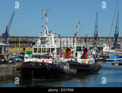 Schiffe sind bei der Victoria & Alfred Waterfront in Kapstadt, Südafrika, 11. Oktober 2012 festgemacht. V & A Waterfront ist das meistbesuchte Reiseziel haben die höchste Rate an ausländische Touristen eine Attraktion des Landes. Foto: Ralf Hirschberger Stockfoto