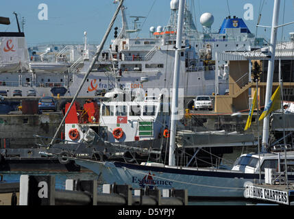 Schiffe sind bei der Victoria & Alfred Waterfront in Kapstadt, Südafrika, 11. Oktober 2012 festgemacht. V & A Waterfront ist das meistbesuchte Reiseziel haben die höchste Rate an ausländische Touristen eine Attraktion des Landes. Foto: Ralf Hirschberger Stockfoto