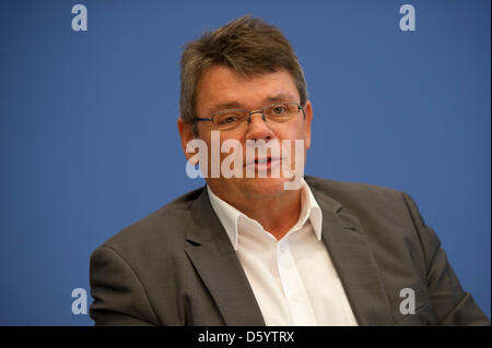 Wolfgang Katzian, Leiter der österreichischen arbeiten Union privat beschäftigt, Druck, Journalismus und Papier (GPA-Djp) spricht bei der Bundes-Pressekonferenz in Berlin, Deutschland, 2. November 2012. Foto: Marc Tirl Stockfoto