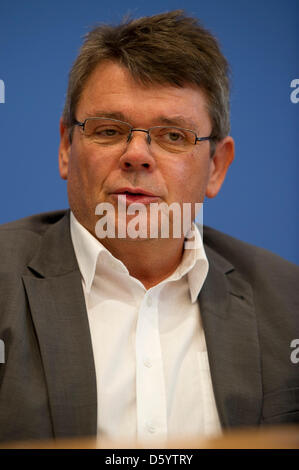 Wolfgang Katzian, Leiter der österreichischen arbeiten Union privat beschäftigt, Druck, Journalismus und Papier (GPA-Djp) spricht bei der Bundes-Pressekonferenz in Berlin, Deutschland, 2. November 2012. Foto: Marc Tirl Stockfoto