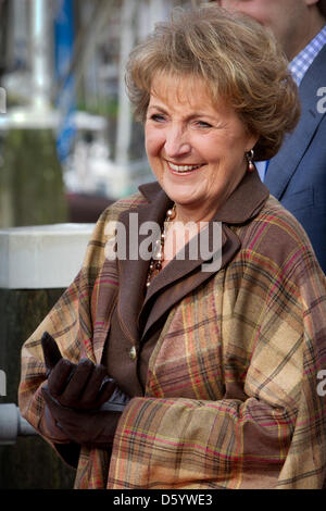 Prinzessin Margriet der Niederlande besucht die Entlastung des historischen Segelschiff der Oosterschelde im Hafen von Rotterdam, die Niederlande, 3. November 2012. Das Schiff wird eine halbes Jahr Reise auf der ganzen Welt und ist die größte restaurierte Segelschiff in den Niederlanden. Foto: Patrick van Katwijk / Niederlande, Stockfoto