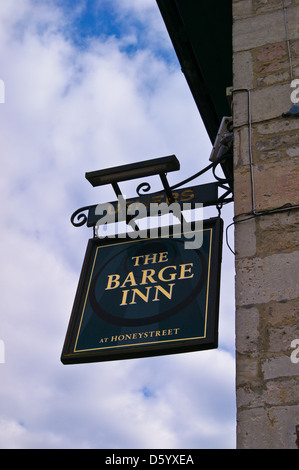 Pub schild Barge Inn auf dem Kennet and Avon Canal, Honig Straße, Alton Priors, Wiltshire, England Stockfoto
