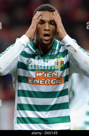 Terrence Boyd Wien reagiert während der UEFA Europa League-Gruppe K-Fußballspiel zwischen Bayer Leverkusen und Rapid Wien im Stadion BayArena in Leverkusen, Deutschland, 8. November 2012. Foto: Federico Gambarini/dpa Stockfoto