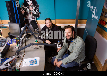 Adam Buxton und Joe Cornish, zeigen englische Komiker aus dem Adam und Joe Radio BBC 6 Music, London, England. Stockfoto