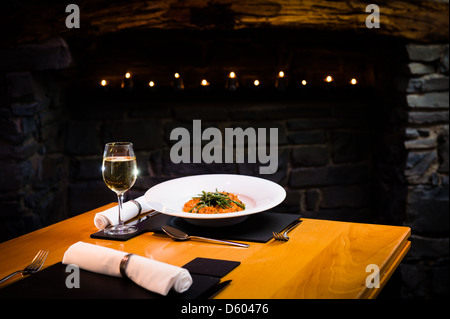 Ein Tisch für Mittagessen Abendessen im Restaurant Gwesty Cymru und 5 Sterne Hotel Aberystwyth Wales UK Stockfoto