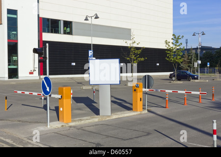 Eingang zur Stadt bezahlt Parkplatz Stockfoto