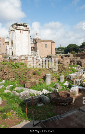 ROM, ITALIEN. Überreste der Tempel der Vesta auf der Via Sacra im Forum. 2013. Stockfoto