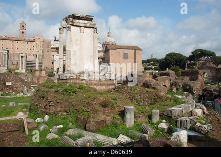 ROM, ITALIEN. Überreste der Tempel der Vesta auf der Via Sacra im Forum. 2013. Stockfoto