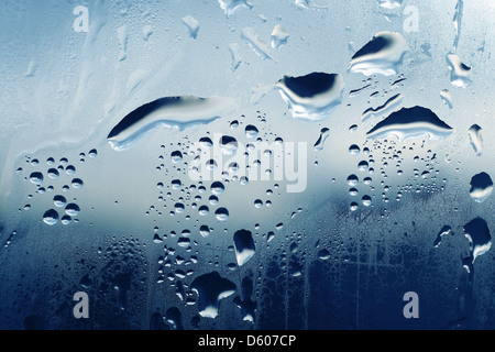 Wassertropfen auf Glas Stockfoto