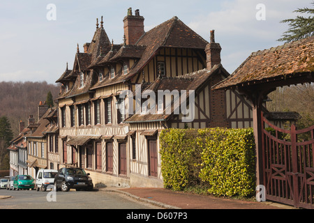 Das Herrenhaus (nächsten) wo Komponisten Maurice Ravel oft zwischen 1917-1922, Lyons-la-Forêt, Normandie, Frankreich blieb Stockfoto