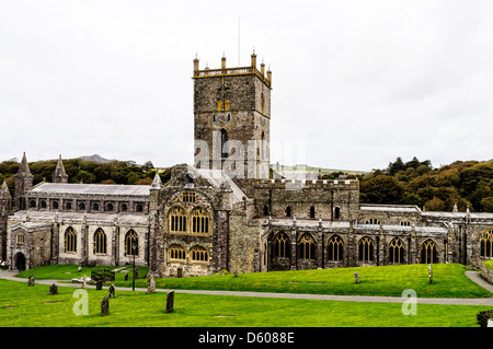 St. Davids Kathedrale in der Norman-Übergangsstil feinkörniges, lila Cambrian Sandstein, St. David es mit. Wales Stockfoto