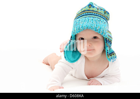 glückliches Baby auf Magen Stockfoto