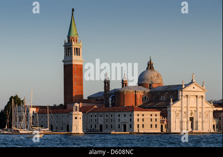 San Giorgio Maggiore ist eine Benediktinerkirche in Venedig, Norditalien, im XVI. Jahrhundert erbaut. Stockfoto