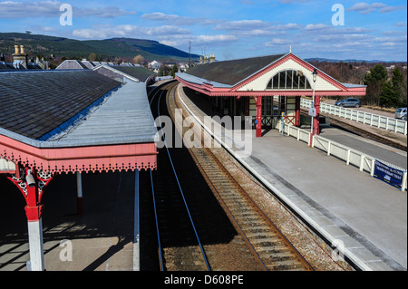 Aviemore Bahnhof dient die Stadt und Ferienort von Aviemore in den Highlands von Schottland. Stockfoto