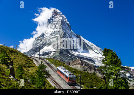 Die Gornergratbahn ist eine 9 km lange messen Berg Zahnradbahn von Zermat, Gornergratt in der Nähe von Matterhorn Stockfoto