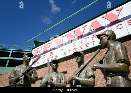 Teamkollegen Statue außerhalb Fenway Park in Boston - Ted Williams, Johnny Pesky, Bobby Doerr und Dom DiMaggio Stockfoto