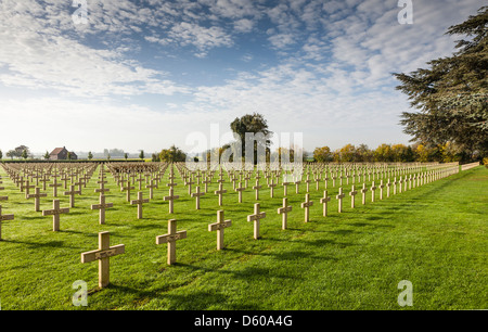 Am frühen Morgen II: Saint-Charles de Potyze Französisch Friedhof, in der Nähe von Ypern, Flandern, Belgien Stockfoto