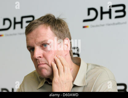 Magdeburg, Deutschland, 10. April 2013. Trainer der deutschen Handball-Nationalmannschaft, Martin Heuberger, besucht eine Pressekonferenz des deutschen Handball-Verbandes in Magdeburg. Foto: Jens Wolf/DPA/Alamy Live-Nachrichten Stockfoto