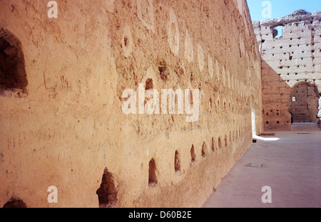Wand und Tür, El Badi Palast, Marrakesch, Marokko Stockfoto